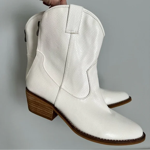 ARider Girl White Western Booties Size 10 Snakeskin Textured Cowboy Ankle Boots - Picture 4 of 10